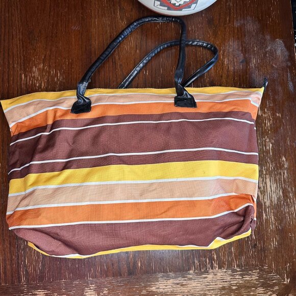 Sunset Colored Weekend Tote Lightweight Travel Bag - Picture 2 of 12